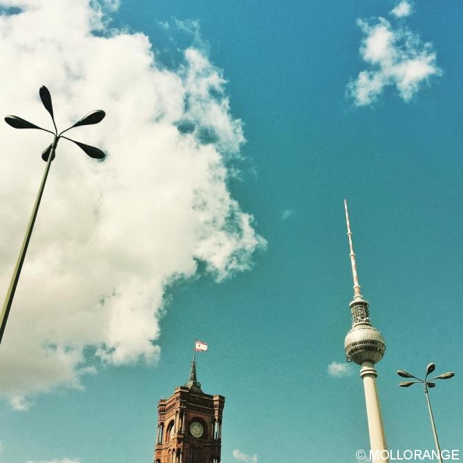 Vier auf einen Streich. #Berlin #igers_berlin #ig_berlincity #igersberlin #instaberlin #visit_berlin #berlinstagram #urban #urbanromantix #urbanexploring #sky #clouds #mobilemag #theminimalmag #rsa_minimal #mindtheminimal #minimal #architecture #diewocheaufinstagram #huntgram #huntgramgermany #outofthephone #nothingisordinary #thattoweragain #mollorange