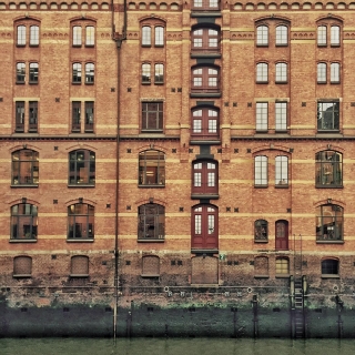 #Hamburg #ig_hamburg #igershamburg #diewocheaufinstagram #facade #facades #worldfacades #artofvisuals #urban #urbanandstreet #urbanphotography #mindtheminimal #outofthephone #speicherstadt #hh #welovehamburg #welovehh #architexture #architecture #archilovers #straightfacade #weshowhh_architecture #weshowhh_hotspots #weshowhh_harbour