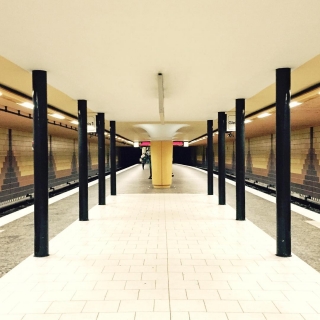 #ubahn #subway #hamburg #welovehh #symmetry #hh #diewocheaufinstagram #artofvisuals #mindtheminimal #urbanphotography #urbanexploring #urban #urbanandstreet #ig_hamburg #hh #architecture #perspective