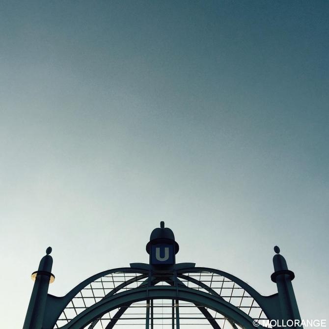 #Berlin #ig_berlincity #visit_berlin #lookingup #architecture #artofvisuals #outofthephone #urban #urbanandstreet #urbanexploring #urbanphotography #minimalism #mindtheminimal #rsa_minimal #buildings #ig_germany #ig_europe #sky