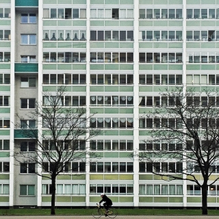 #berlin #ig_berlincity #visit_berlin #diestadtberlin #facade #facades #worldfacades #outofthephone #artofvisuals #architectureandpeople #architecture #building #buildings #minimalpeople #ig_germany #ig_europe #diewocheaufinstagram